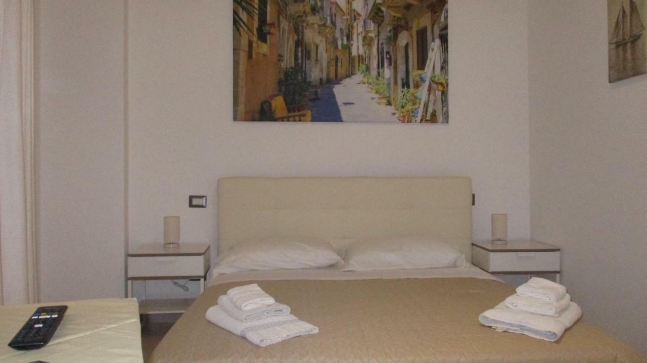 Gymnasium Bed & Breakfast Syracuse Bagian luar foto
