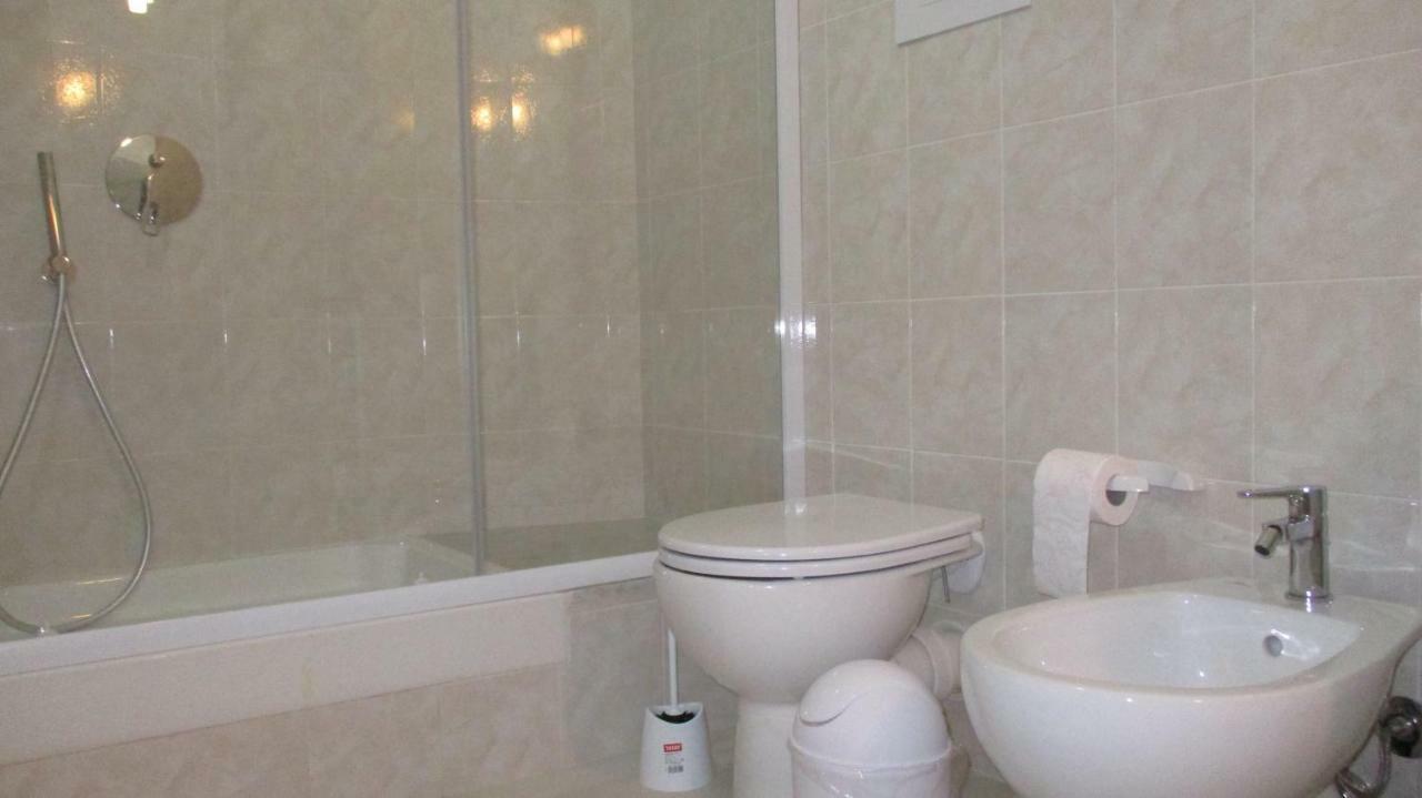 Gymnasium Bed & Breakfast Syracuse Bagian luar foto